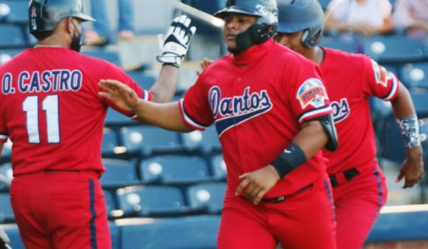 Dantos se sueltan en un inning y nivelan semifinal ante León
