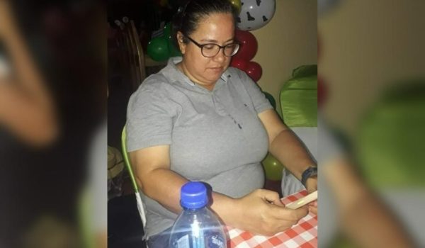Profesora fallece al impactar su moto contra un semoviente