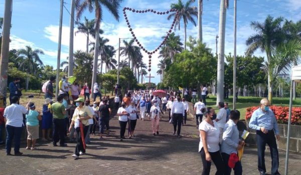 Católicos pierden el miedo y acuden a la Arquidiócesis de Managua para celebrar la clausura del Congreso Mariano