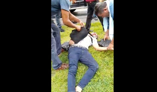 Vendedor ambulante de medicamentos muere al caer de bus en marcha