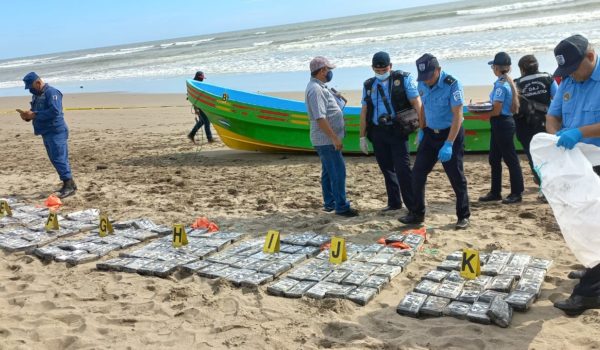 Fuerza Naval incauta 247 kilos de cocaína abandonados por narcotraficantes