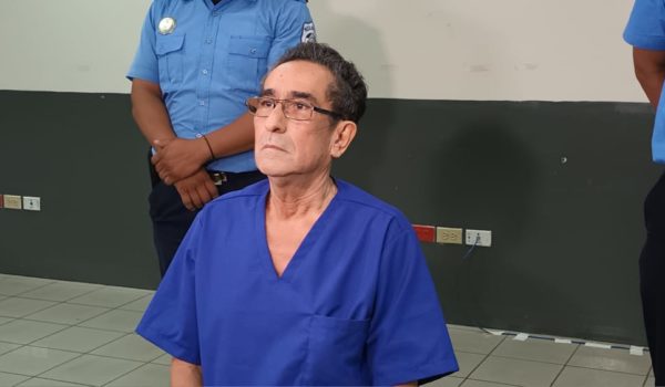Irving Larios cumple 400 días privado de libertad