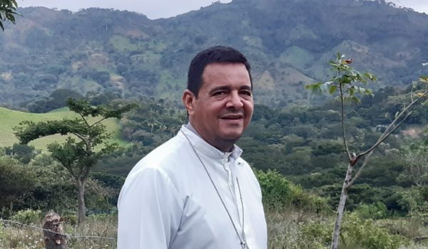 Dictadura destierra a otro sacerdote: niegan entrada a presbítero de Santa Lucía, de Boaco