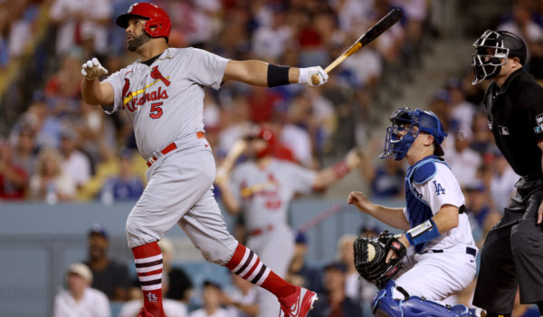 Albert Pujols dispara el histórico jonrón 700 de su carrera