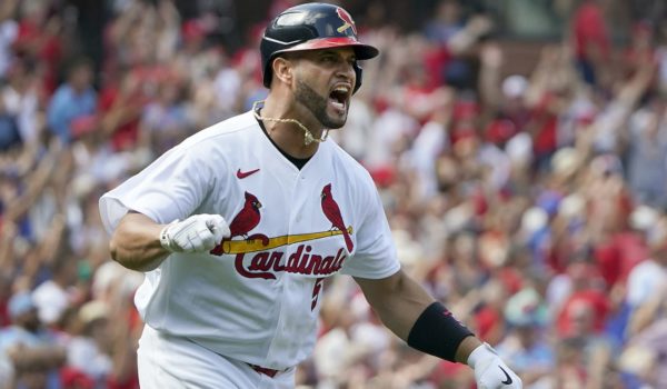 Albert Pujols dispara su jonrón 696 y empata con Alex Rodríguez en el cuarto lugar