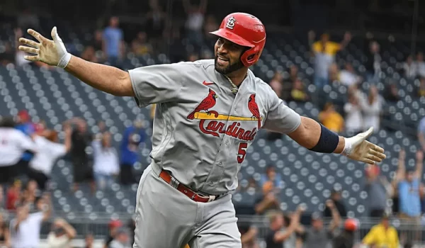 Fanático que atrapó la pelota del jonrón 700 de Albert Pujols, se quedará con ella