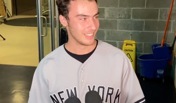 Fanático que atrapó la pelota del jonrón 60, no dudó en devolvérsela a Aaron Judge