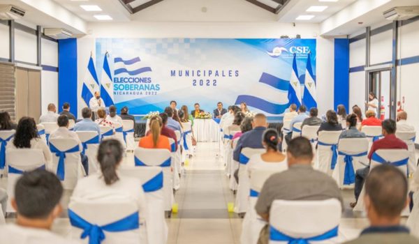 CSE avanza en su nueva farsa electoral, juramentan a 918 miembros de los CEM