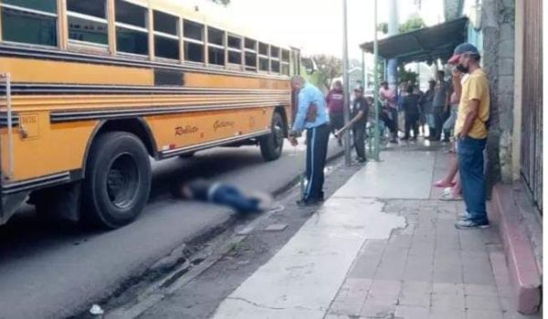 Pasajero muere bajo las llantas de autobús de la ruta 133 en Managua