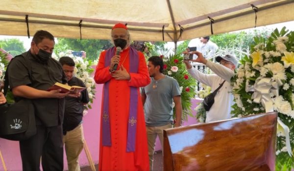 Cardenal Leopoldo Brenes se despide de su «mamacita», doña Lilliam Solórzano
