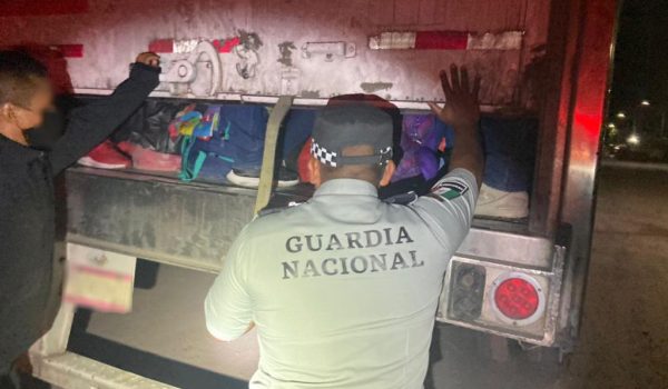 Encuentran a migrantes nicaragüenses dentro de un tractocamión en México