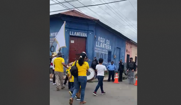 Feligreses celebran a San Jerónimo pese al asedio y bloqueo policial