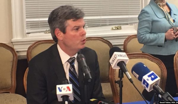 Embajador en funciones de EE. UU. ante Nicaragua seguirá en su puesto mientras Washington “evalúa” acciones