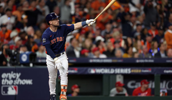 Astros vuelven a atacar, Valdez se luce y Serie Mundial empatada