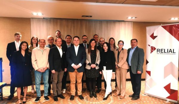 Ciudadanos por la Libertad en su exilio codeándose con los partidos liberales