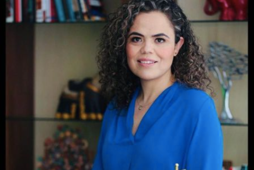 Mariana Gómez del Campo, columnista y política mexicana,  apadrina a Tamara Dávila