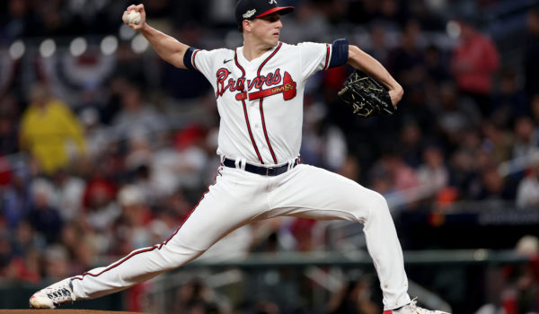 Kyle Wright ofrece recital desde el box y Bravos nivelan serie