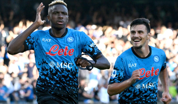 El Nápoles propina una goleada y sigue invicto en liga italiana