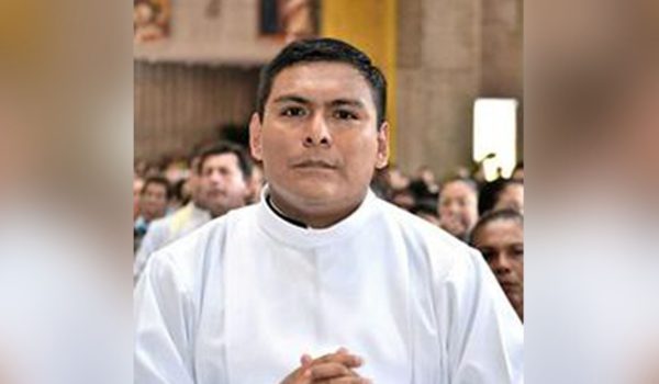 Dictadura destierra a otro sacerdote y niega el ingreso al jefe de los jesuitas para Centroamérica