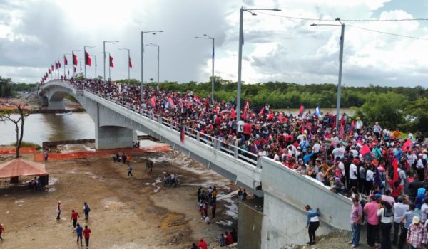 Régimen de Nicaragua convierte inauguración del puente Wawa en campaña política