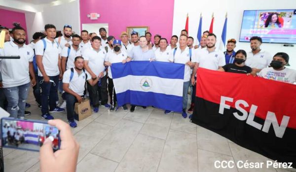 Repudian bandera del FSLN portada por la Selección Nacional de Beisbol de Nicaragua
