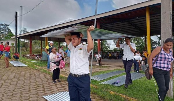 Familias caribeñas padecen por la lenta entrega de ayuda, tras el paso de Julia y denuncian «favoritismo»