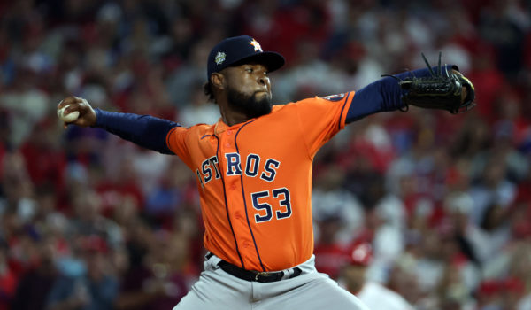 Astros dejan sin hits a los Filis un día después de hacer erupción