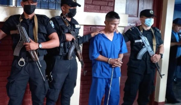 Detienen a uno de los involucrados en muerte de policía y trabajador en Río San Juan