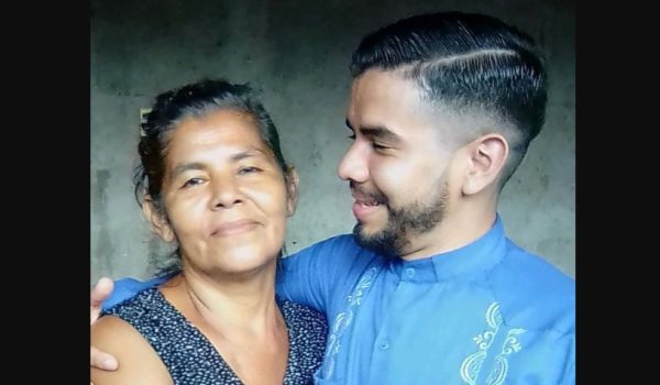 Opositor en el exilio denuncia que PLI usurpa el nombre de su mamá y la lleva de candidata a concejal en la farsa municipal