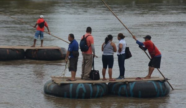 Incremento de controles terrestres empuja a migrantes a usar rutas acuáticas