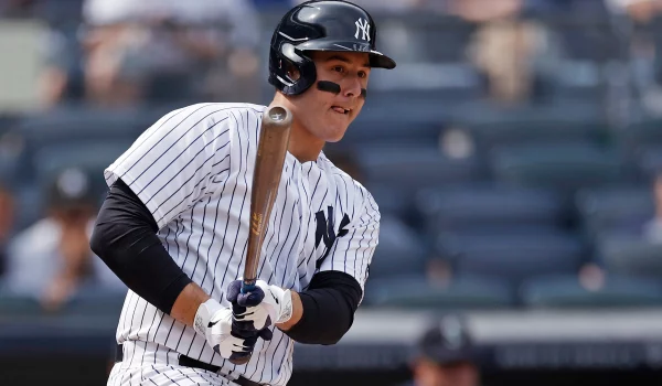 Anthony Rizzo vuelve a los Yanquis y Tyler Anderson se va a los Angelinos