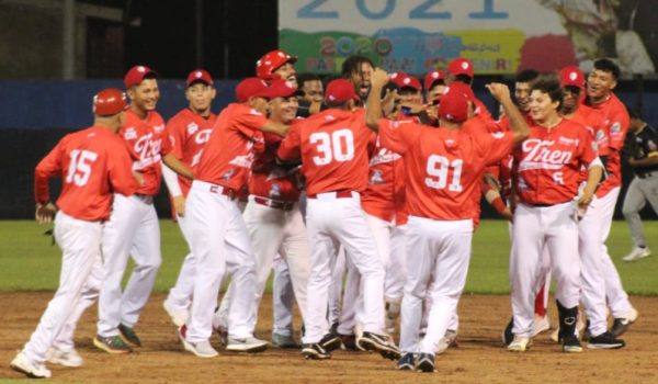 Leones arrebatan triunfo a los Gigantes y el Tren le saca victoria del bolsillo a los Tigres