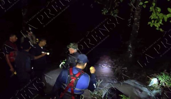 Una madre junto con sus dos hijos y un sobrino fueron arrastrados por un río