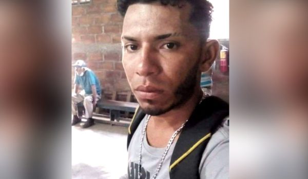 Asaltantes disparan contra la población y matan a repartidor de pollos en León