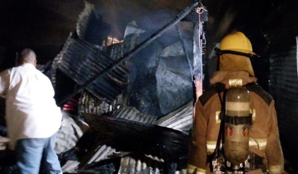 Incendio deja en la calle a tres familias estelianas