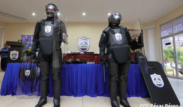 China comienza a financiar a la Policía de la dictadura: le entrega equipos de protección