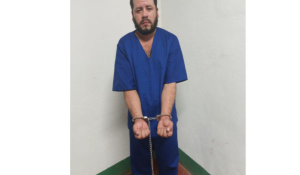Capturan en bus a sospechoso de matar a tres policías en Esquipulas