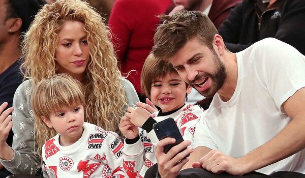 Shakira molesta con Gerad Piqué por exponer a su hijo Milan en un evento virtual sin su permiso