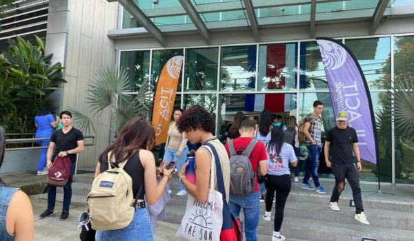 Universidad privada de Costa Rica abre convocatoria de becas para exiliados