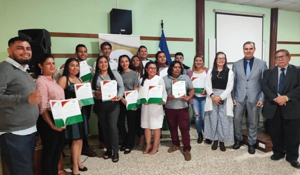 45 jóvenes nicas exiliados se gradúan como técnicos de la Universidad Paulo Freire en Costa Rica