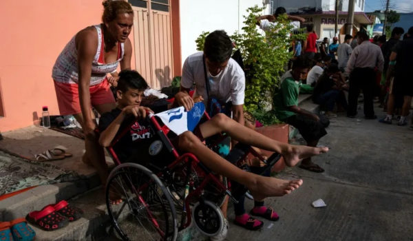 La difícil travesía del adolescente que llegó herido y en silla de ruedas a Estados Unidos