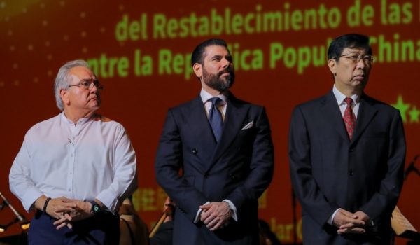 Dictadura celebra primer aniversario de relaciones diplomáticas con China, con un concierto en el Teatro Nacional