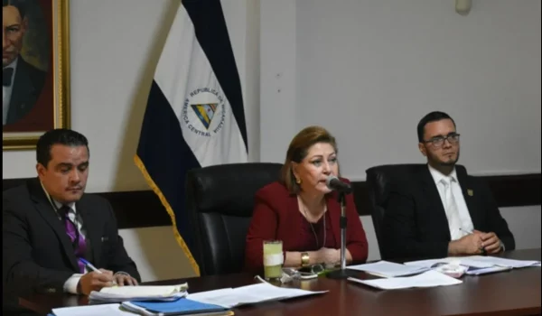Remiten a juicio a asesores de Alba Luz Ramos, presidenta de la Corte Suprema de Justicia