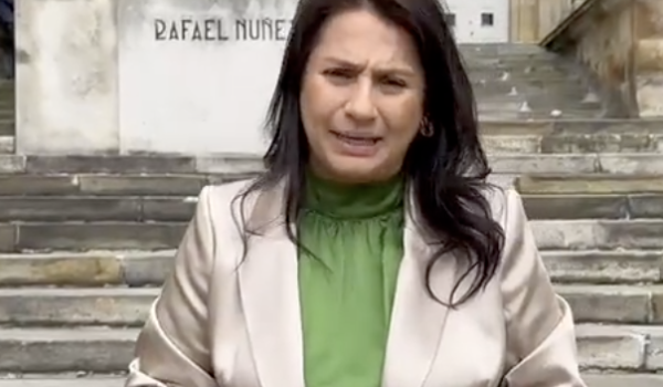Paola Holguín, senadora y periodista colombiana, apadrina al preso político Miguel Mora
