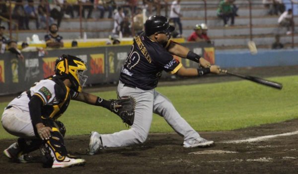 Leones vuelven a la senda ganadora y están en la cima de la Liga Profesional
