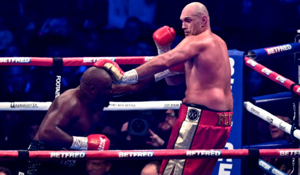 Tyson Fury derrota a Chisora y amenaza a Usyk, el otro monarca de los pesos pesados