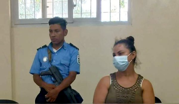 Juez dicta pena máxima por homicidio a mujer que mató a amigo por celular