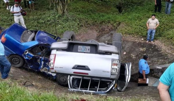 Cuatro adultos mayores mueren en accidente de tránsito en Santo Tomás
