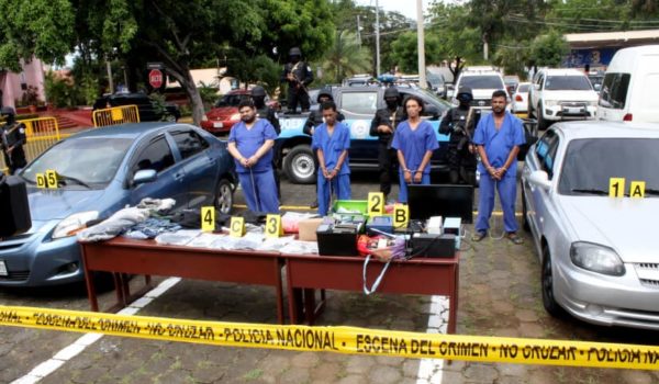 Siguen sin acusar a sospechosos de matar a adolescente en restaurante