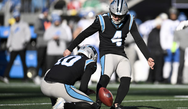 Tom Brady empuja a Bucaneros a playoffs tras vencer a las Panteras del nica Piñeiro